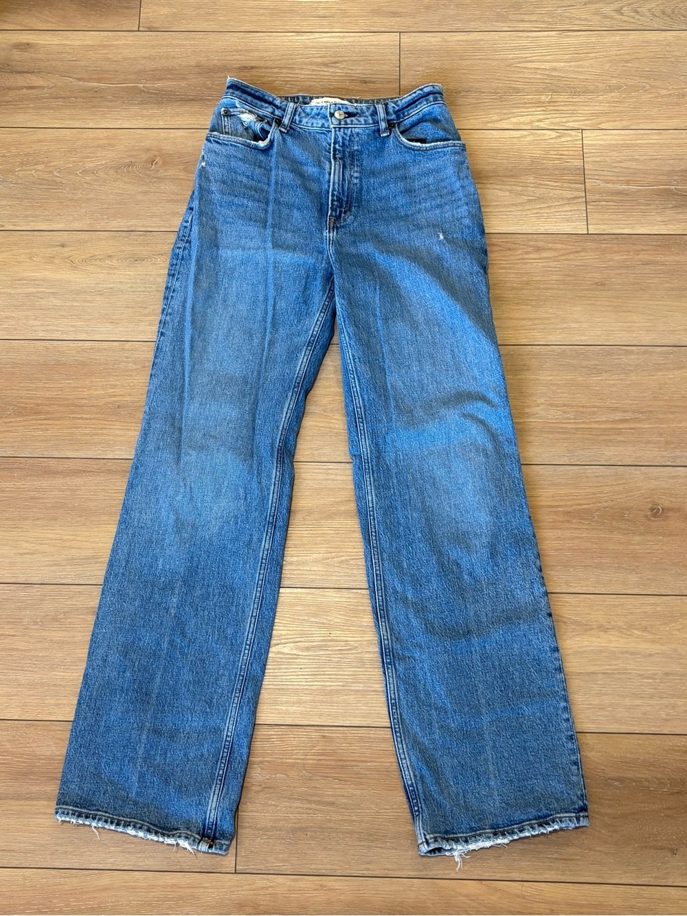 Abercrombie 90’s Relaxed Jean High Rise